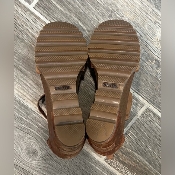 Sorel Tan and Brown WOMENS JOANIE RUSTIC BROWN WEDGE SANDALS
Size 9 - Picture 11 of 12